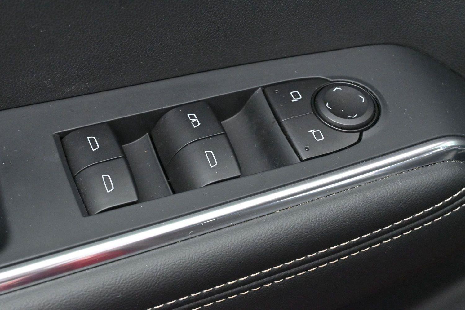 Used 2025 GMC Acadia Elevation FWD image 12