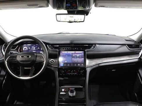 Used 2023 Jeep Grand Cherokee L Limited w/ Luxury Tech Group II AWD/4WD image 15