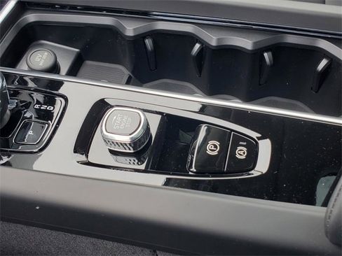 New 2026 Volvo XC60 B5 Plus w/ Protection Package Premier image 25