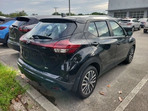 Used 2024 Nissan Kicks SV FWD image 3