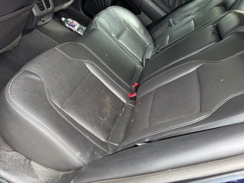 Used 2011 Ford Taurus Limited FWD image 16