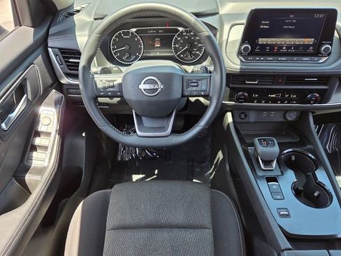 Used 2025 Nissan Rogue SV FWD image 12