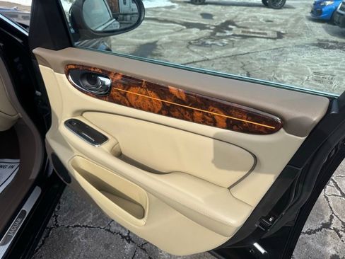 Used 2005 Jaguar XJ8 image 23