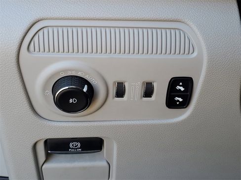 Used 2023 Jeep Wagoneer Series III w/ Preferred Equipment Group image 21