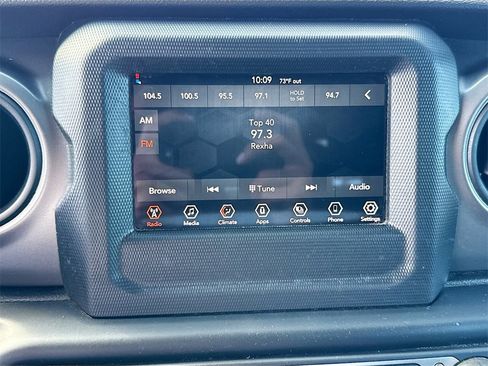 Used 2023 Jeep Gladiator Sport image 15