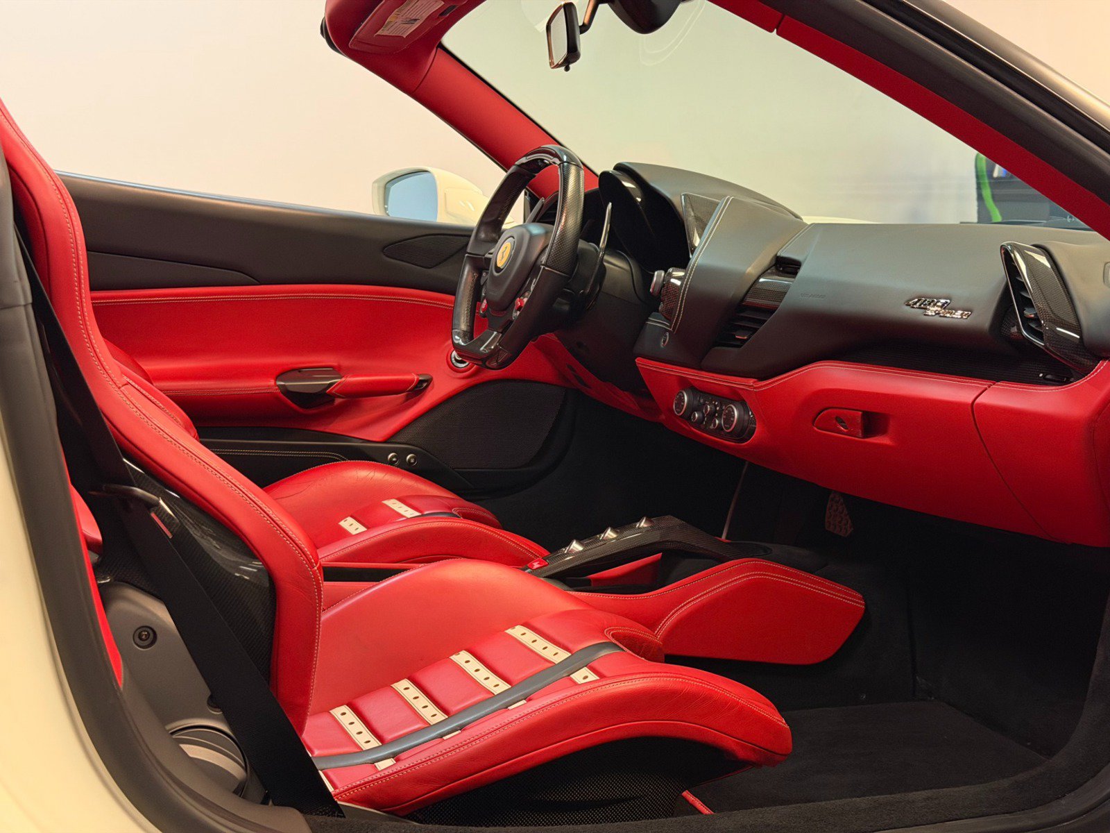Used 2018 Ferrari 488 Spider RWD image 8