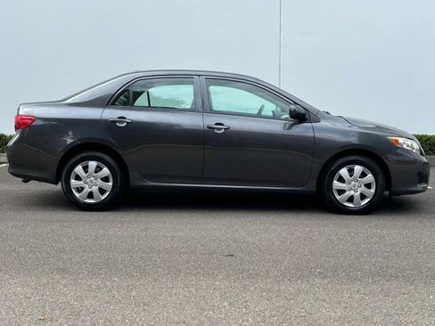 Used 2010 Toyota Corolla LE image 8
