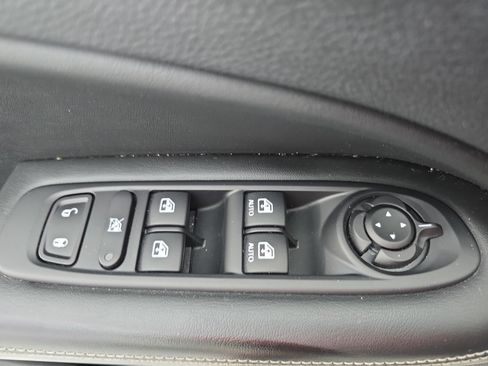 Used 2021 Jeep Compass Latitude w/ Sun and Sound Group AWD/4WD image 28