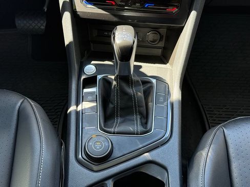 Used 2022 Volkswagen Tiguan SE AWD/4WD image 27
