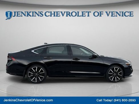 Used 2023 Honda Accord Touring image 3