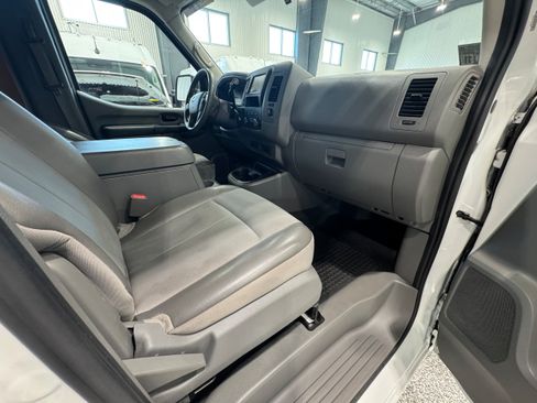 Used 2019 Nissan NV 2500 SV RWD image 10
