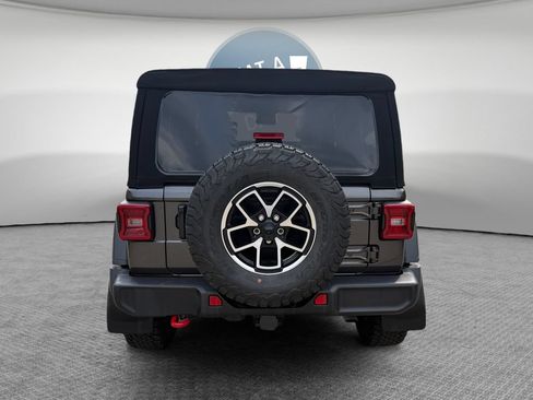 Used 2024 Jeep Wrangler Unlimited Rubicon w/ Convenience Group AWD/4WD image 5