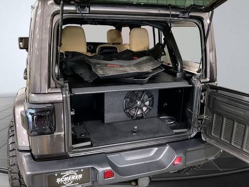 Used 2018 Jeep Wrangler Unlimited Sahara AWD/4WD image 5