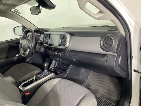 Used 2022 Toyota Tacoma SR5 AWD/4WD image 21
