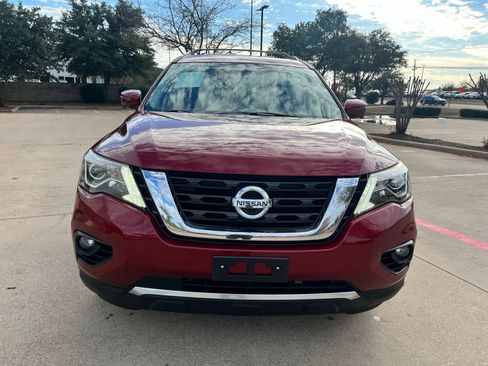 Used 2020 Nissan Pathfinder Platinum image 2