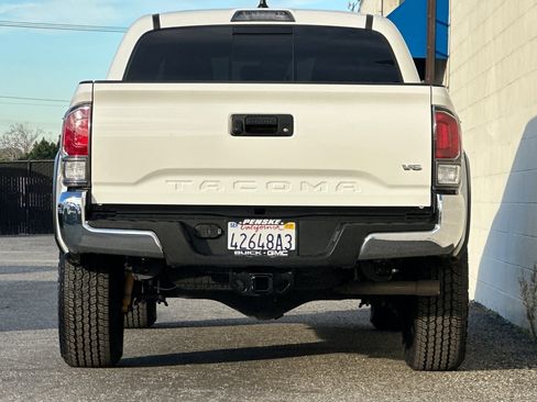 Used 2023 Toyota Tacoma TRD Off-Road image 5