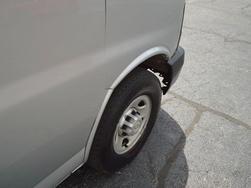 Used 2014 Chevrolet Express 2500 LS RWD image 10
