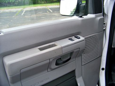 Used 2013 Ford E-150 and Econoline 150 w/ PWR Group image 33