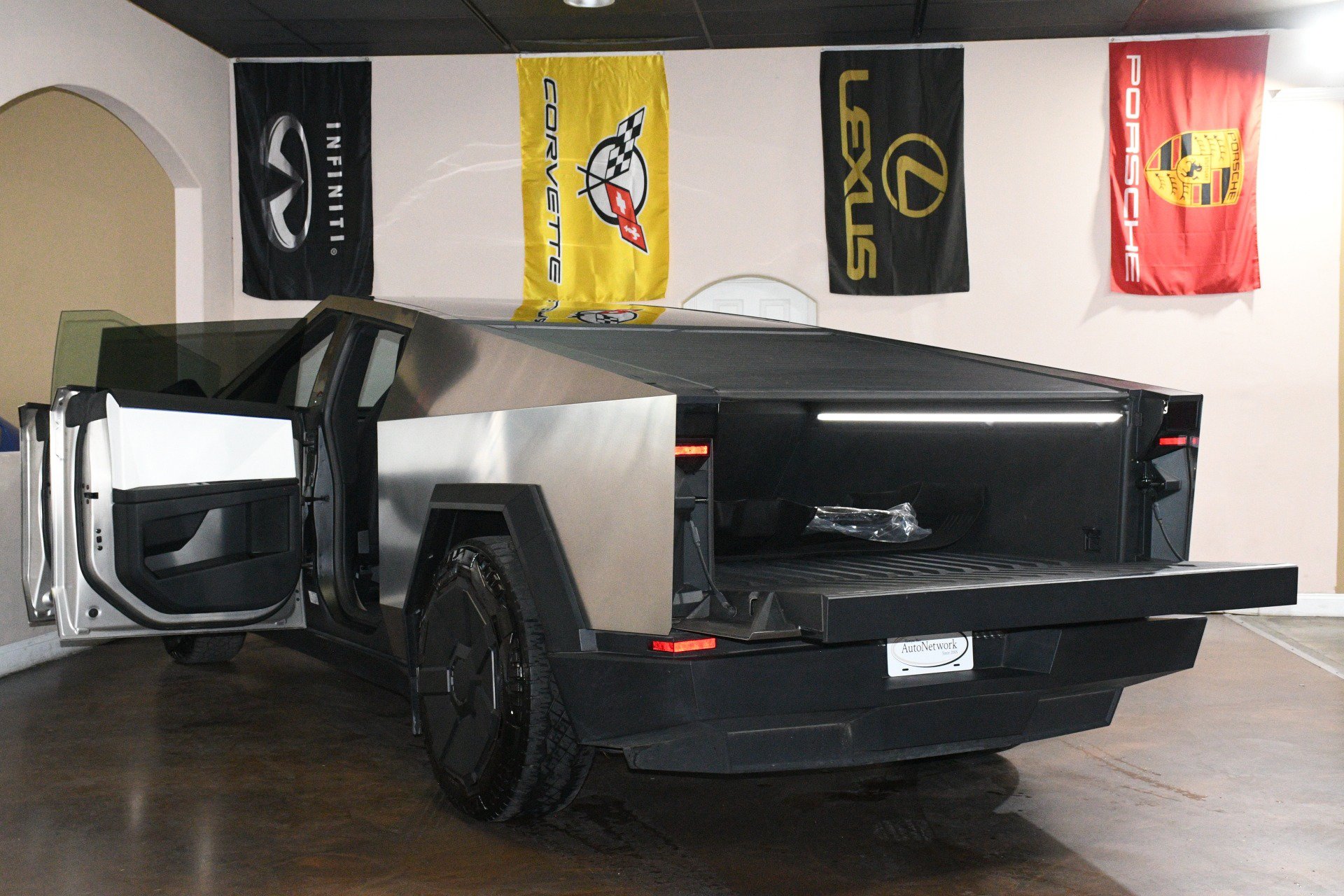 Used 2024 Tesla Cybertruck AWD Crew Cab image 92