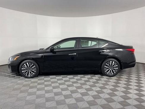 Used 2023 Nissan Altima 2.5 SV w/ SV Premium Package FWD image 7