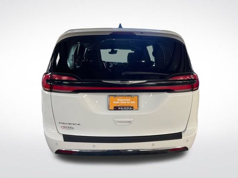 Used 2023 Chrysler Pacifica Touring-L FWD image 4