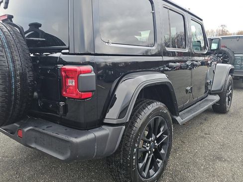 Used 2025 Jeep Wrangler Unlimited Sahara image 4