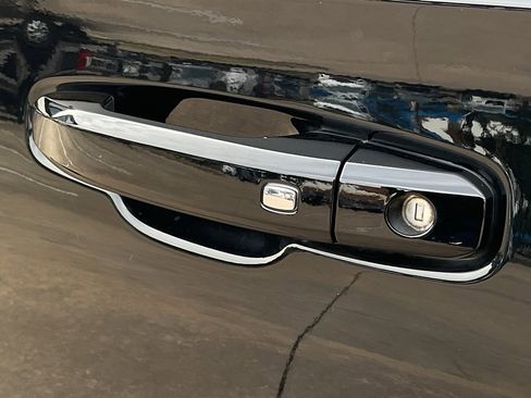 Used 2023 Chevrolet Tahoe LT w/ Luxury Package image 10