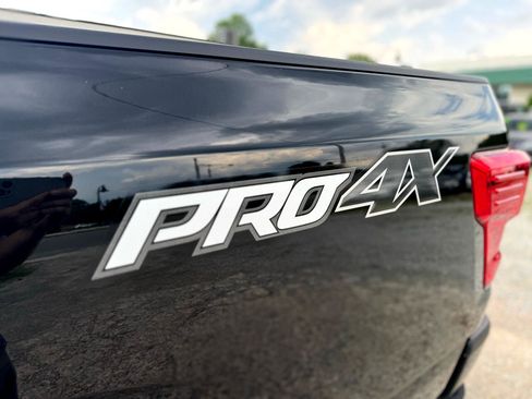 Used 2018 Nissan Titan SV w/ SV Convenience Package image 15