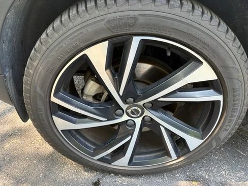 Used 2019 Volvo XC40 T5 R-Design AWD/4WD image 9