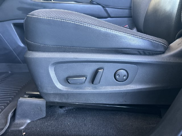 Used 2025 Nissan Pathfinder SL FWD image 12