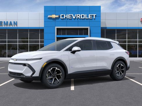 New 2026 Chevrolet Equinox EV LT image 2