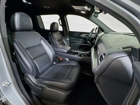 Certified 2025 Chevrolet Traverse LT FWD image 27