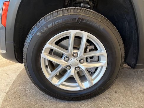 Used 2021 Jeep Grand Cherokee L Laredo w/ Luxury Tech Group I RWD image 10