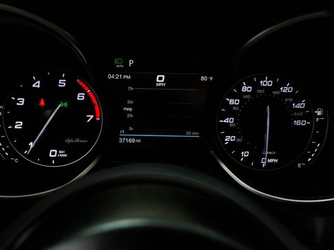 Used 2022 Alfa Romeo Stelvio Ti image 32