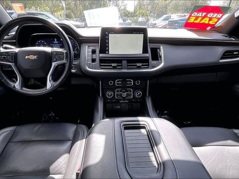 Used 2022 Chevrolet Suburban LT w/ Luxury Package image 15