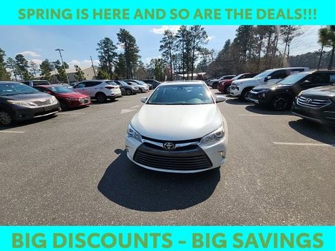 Used 2015 Toyota Camry XLE w/ Moonroof Package image 4