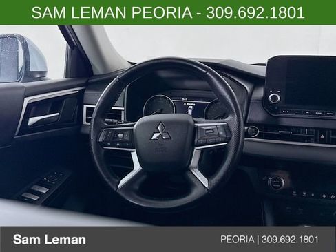 Used 2024 Mitsubishi Outlander SE image 11