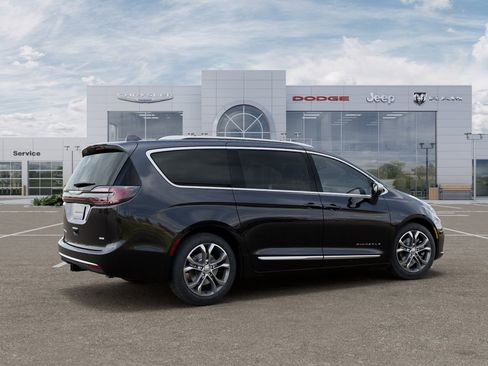 New 2026 Chrysler Pacifica Pinnacle w/ Trailer Tow Group image 4