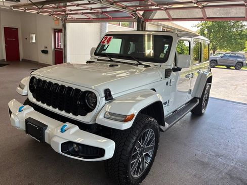 Used 2024 Jeep Wrangler High Altitude AWD/4WD image 3