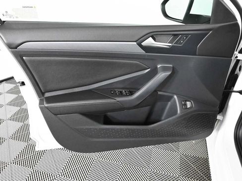 Certified 2023 Volkswagen Jetta SE w/ Panoramic Sunroof Package FWD image 17