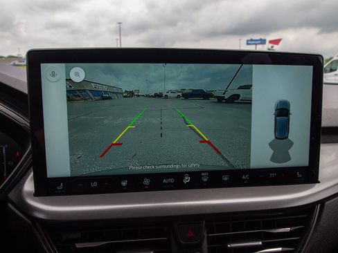 Used 2025 Ford Escape SE FWD image 17