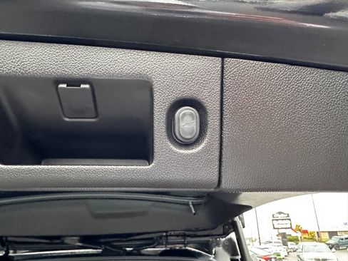 Used 2019 GMC Yukon Denali w/ Denali Ultimate Package image 9