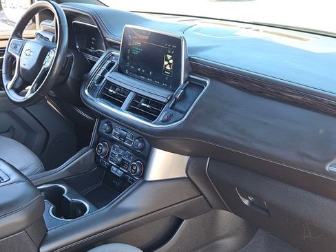 Used 2022 Chevrolet Suburban LT w/ Luxury Package image 28