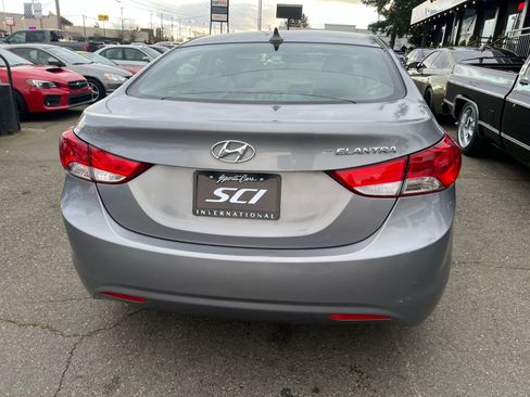 Used 2013 Hyundai Elantra GLS w/ Preferred Pkg image 5