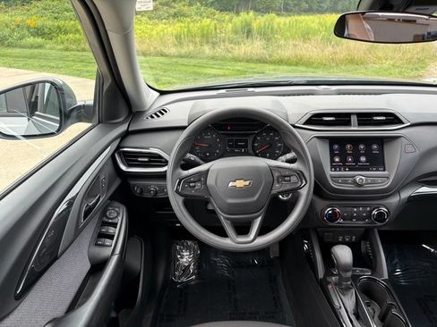 Used 2023 Chevrolet TrailBlazer LT FWD image 39