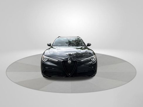 Used 2022 Alfa Romeo Stelvio Veloce AWD/4WD image 2
