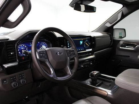 Used 2025 Chevrolet Silverado 1500 LT Trail Boss w/ LT Trail Boss Premium Package AWD/4WD image 27