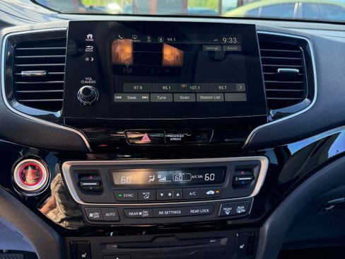 Used 2020 Honda Pilot Touring image 22
