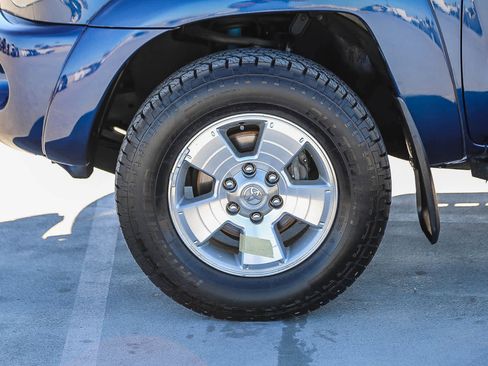 Used 2005 Toyota Tacoma PreRunner image 10