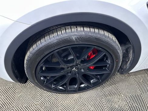 Used 2021 Tesla Model Y Performance image 10